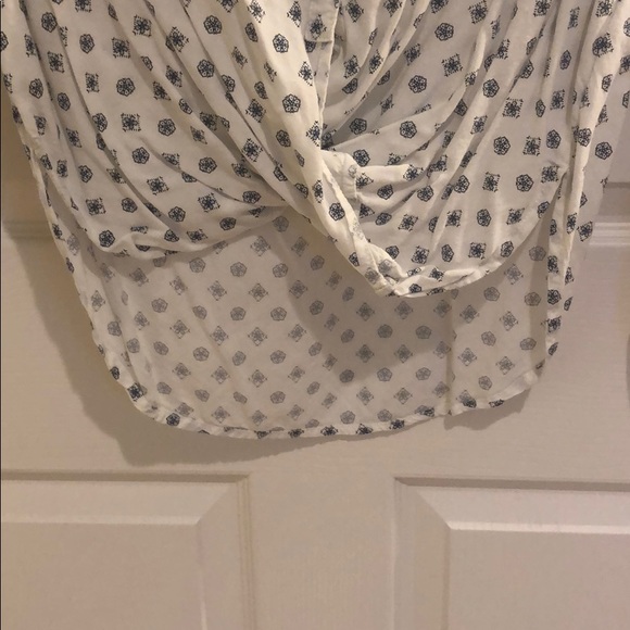 Small button up - Picture 5 of 6